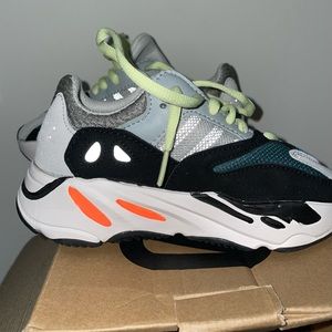 Yeezy Kids 700 wave runners